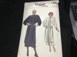 9132 VOGUE LONG SLEEVELESS DRESS LENGTHS, BELT, OVERDRESS PATTERN 8-12 UNCUT